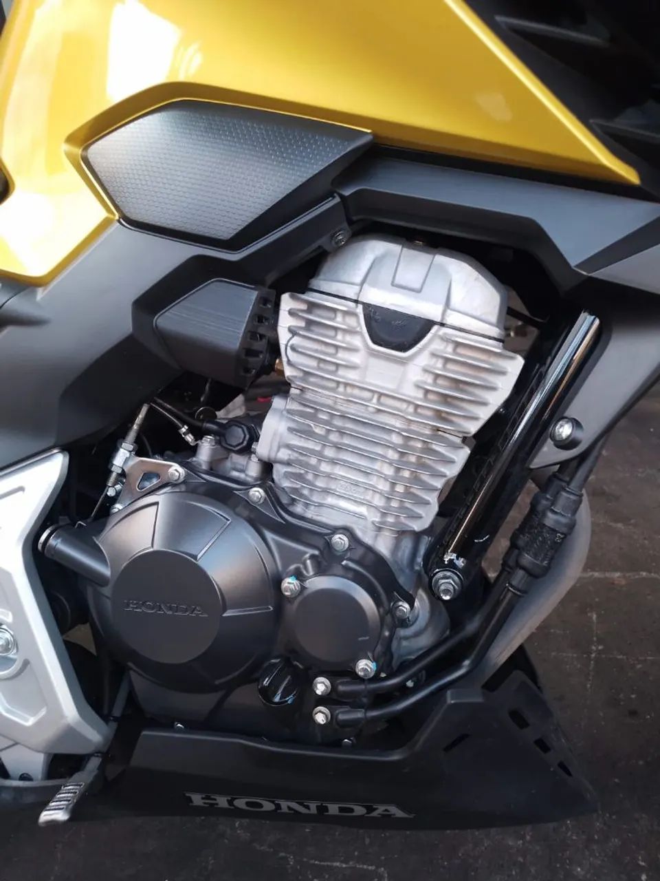 Cb300f 2024 dourada  - Foto 2