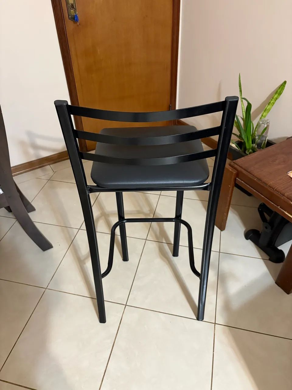 Banqueta de aço preta  - Foto 5