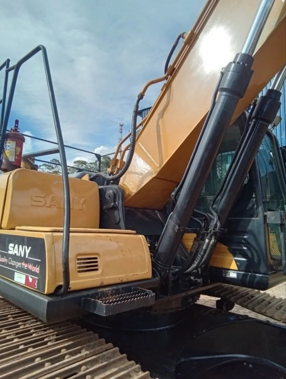 Escavadeira Sany SY215 C ano 2020 com 12.000 horas, em MG - Foto 4
