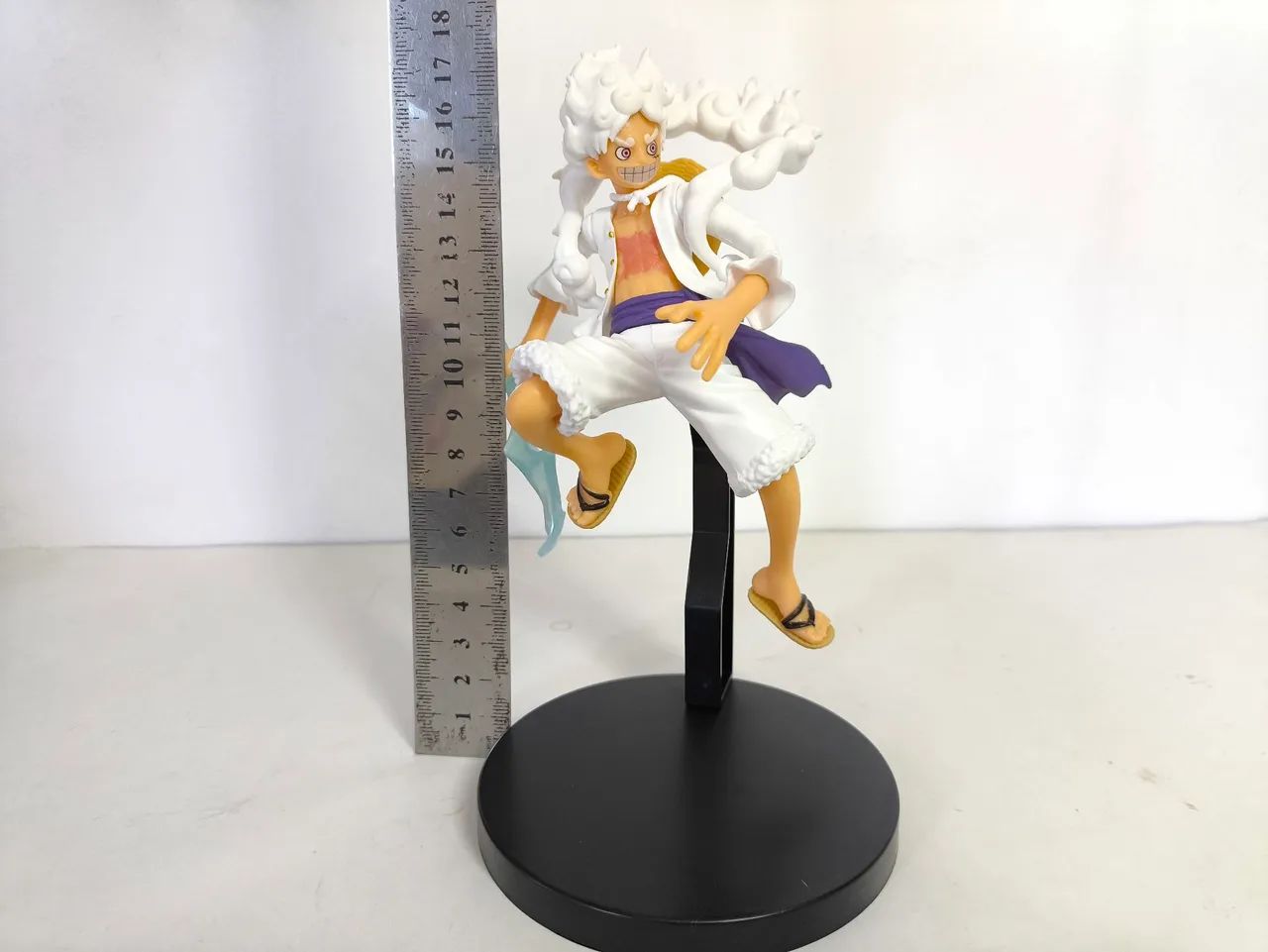 Action Figure Luffy Gear 5 - Foto 2
