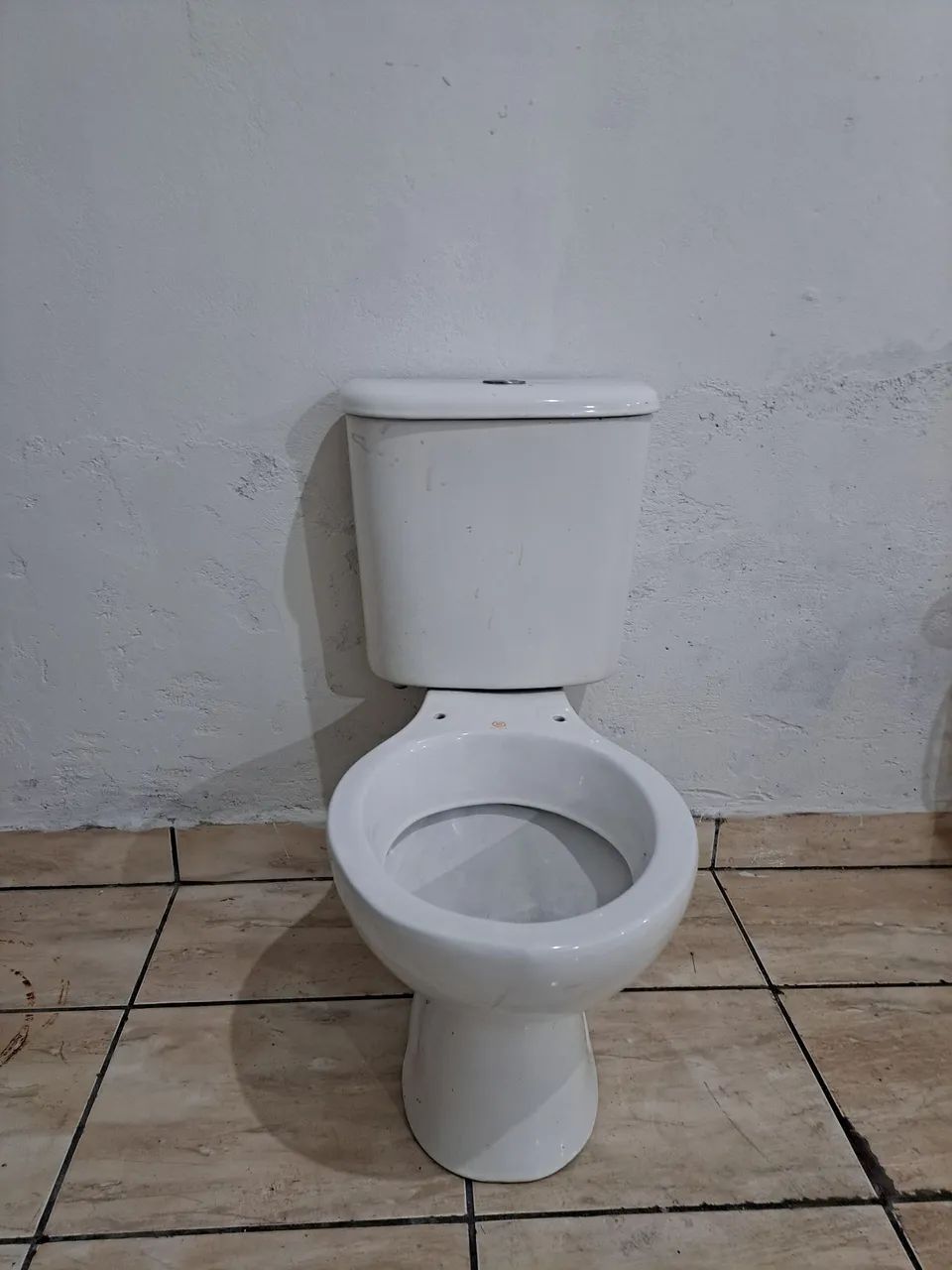 Toilet with integrated cistern