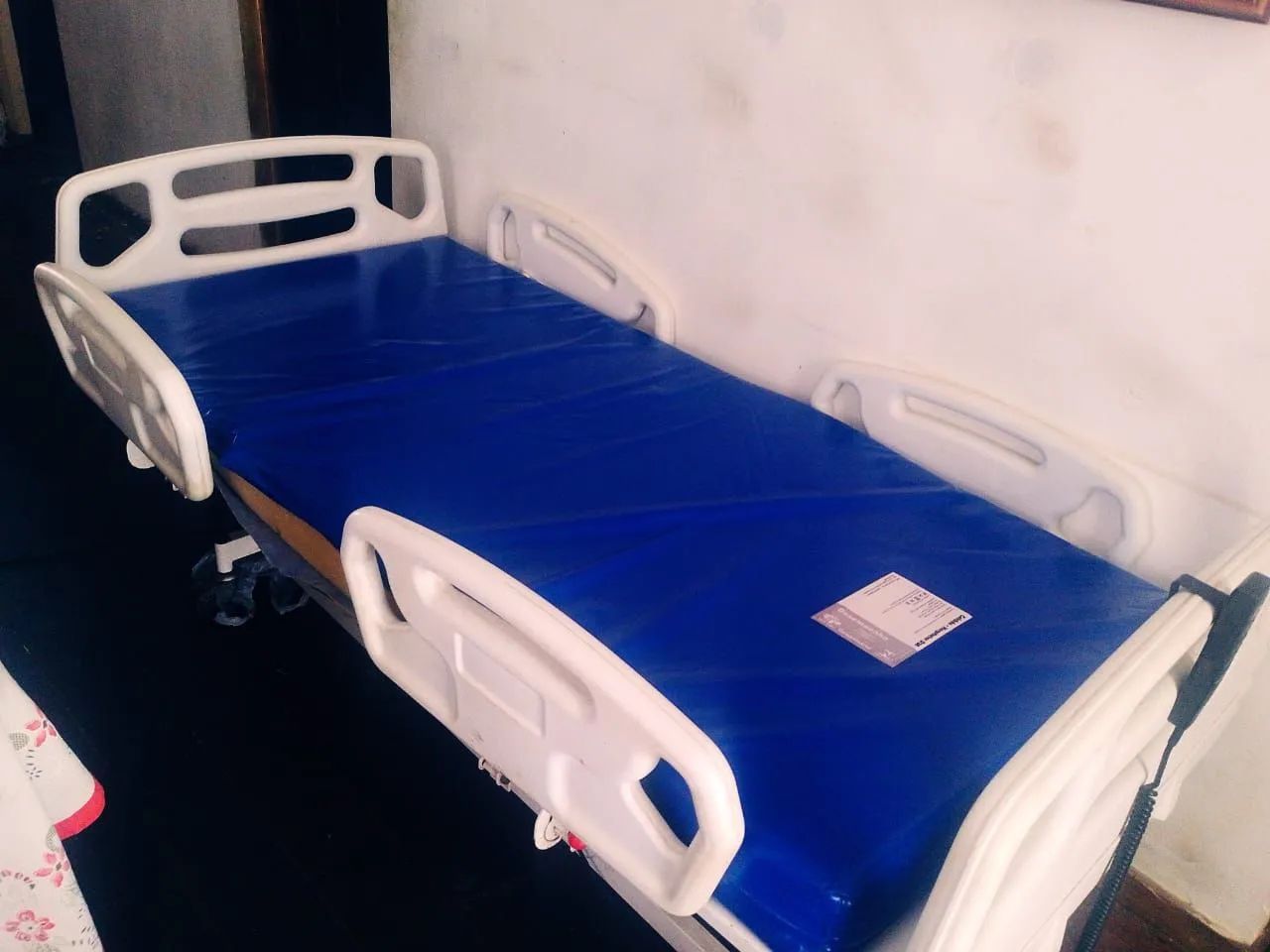Vende-se cama hospitalar em perfeito estado e funcionamento - Foto 2