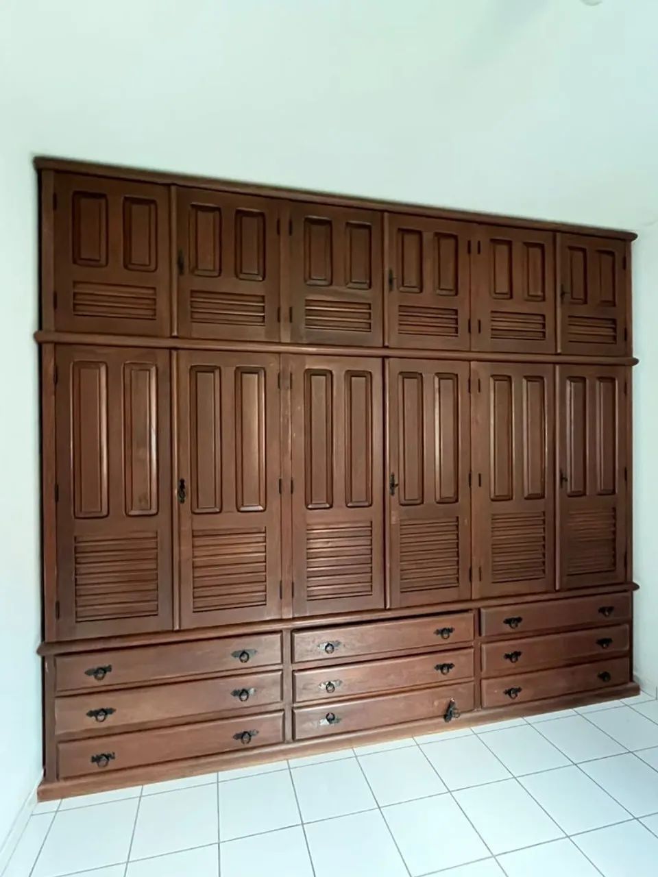 Vendo guarda roupa de madeira  - Foto 2
