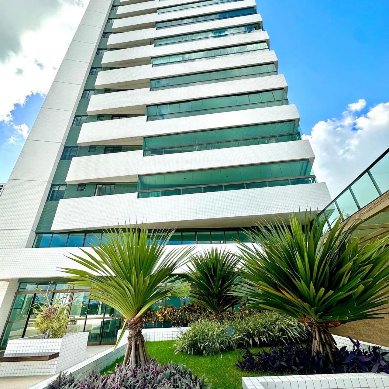 Apartamento com 3 quartos  no Mirante com área de lazer completa