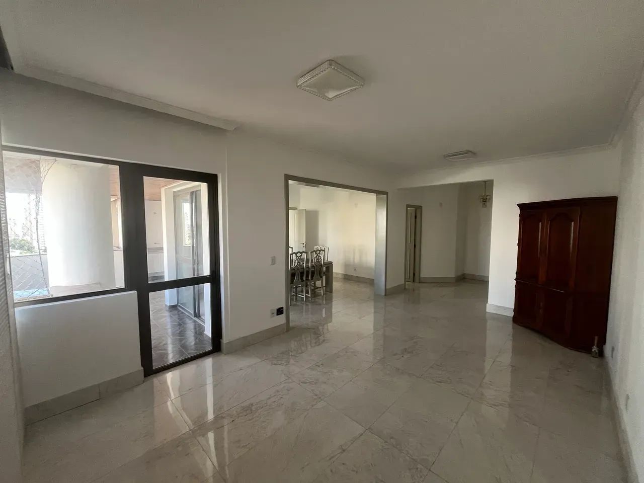 Apartamento de 220m ao lado da Praça Popular