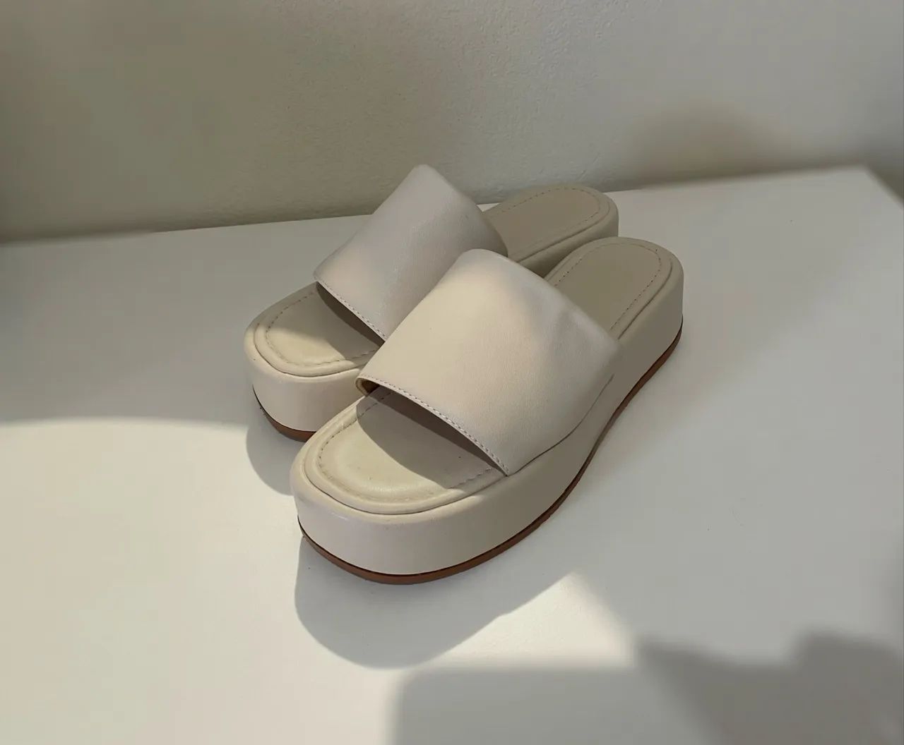 Sandália plataforma branca feminina
