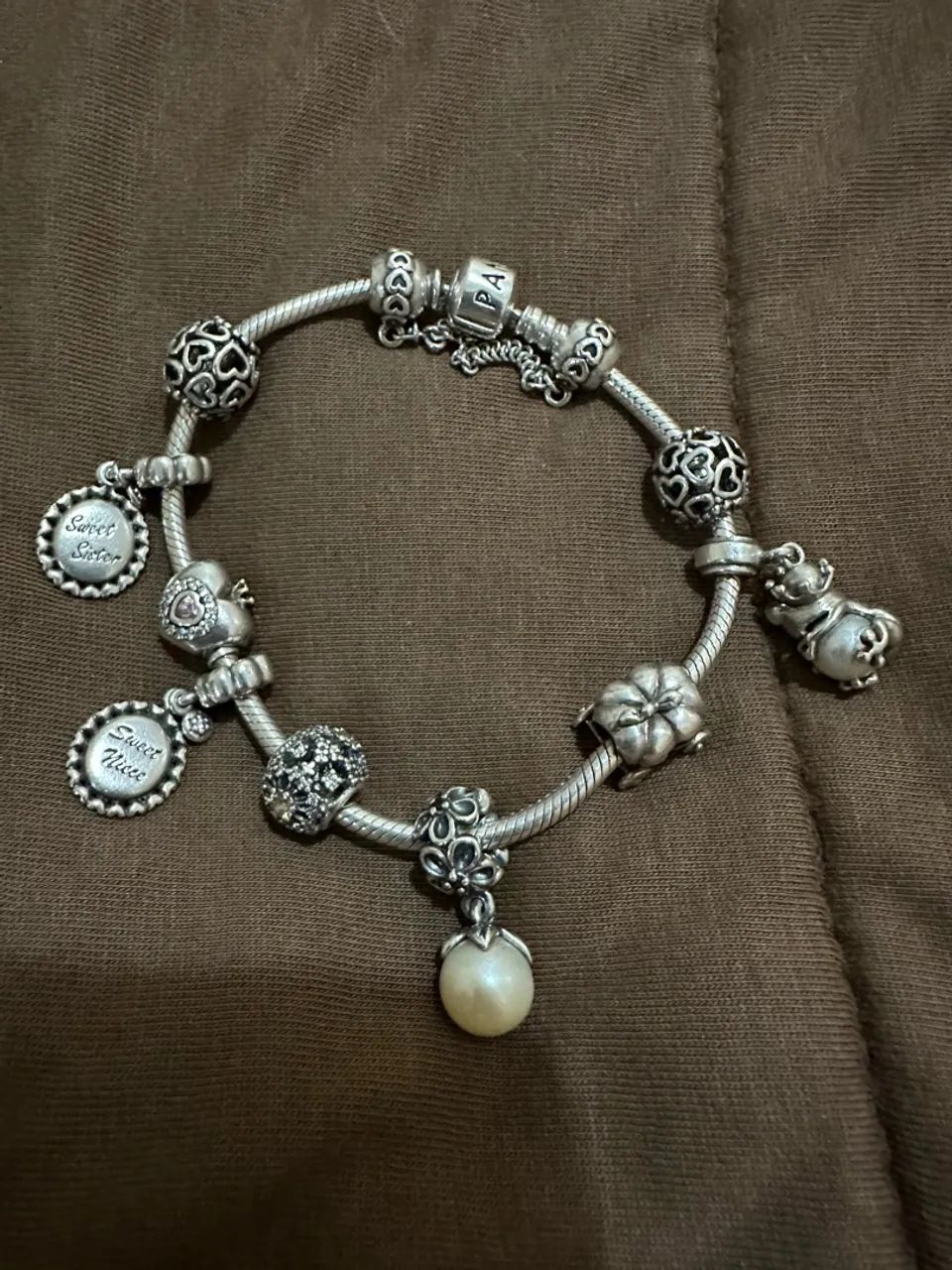 Pulseira da Pandora com nove berloques originais 