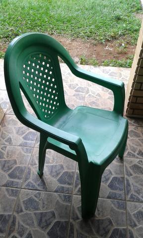 Vendo conjunto de cadeiras de plástico na cor verde - bem conservadas