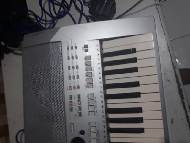 PSR s910 todo bom grava e le mp3 pega microfone top - Foto 6
