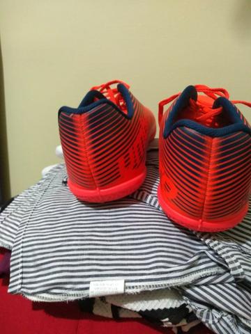 Vendo chuteira futsal nova - Foto 2
