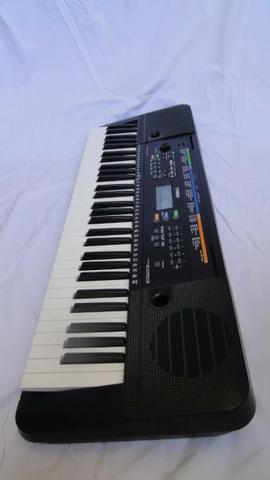 Teclado Portátil Yamaha PSR-E253 + Suporte De Partituras - Foto 4