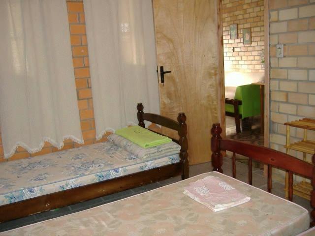 Casa 3 dormitório frente praça - Foto 4