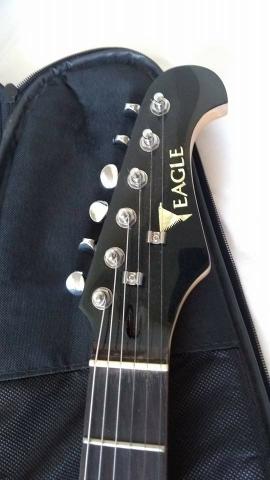 Guitarra Eagle STS 002 + Case - Foto 2