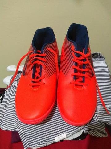 Vendo chuteira futsal nova - Foto 4