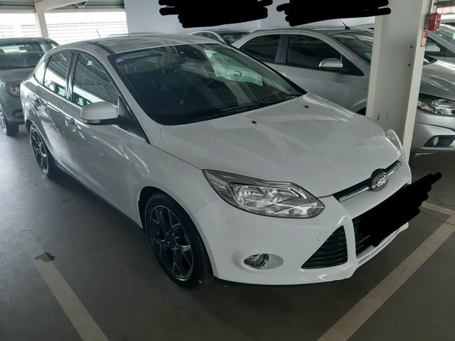 Vendo ou troco Ford Focus Sedan Titanium Automatizado 2.0 2015 77.200 km R$49.900,00