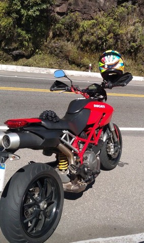 VENDO DUCATI HYPERMOTARD 796
