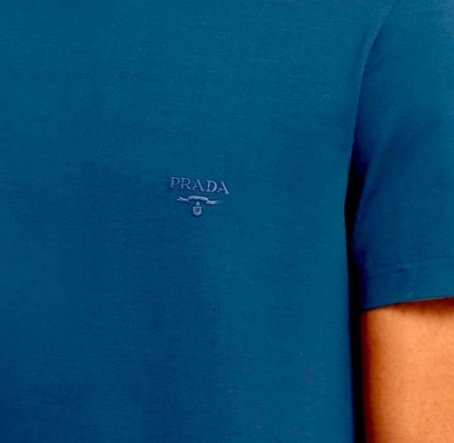 Camiseta Prada logo bordado 