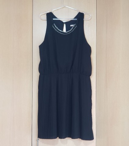Vestido Preto Shoulder Saia Plissada