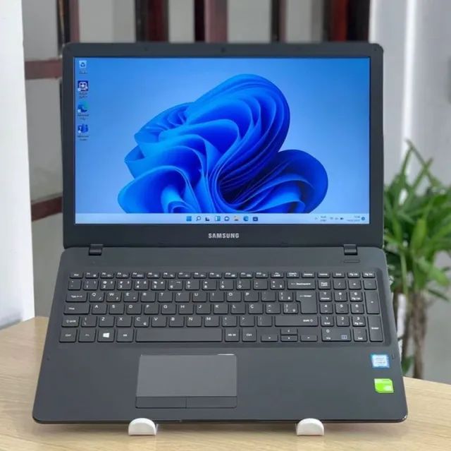 Notebook Samsung I5 5 geração  Placa de vídeo de vídeo 2 giga Memória ram 8  giga 