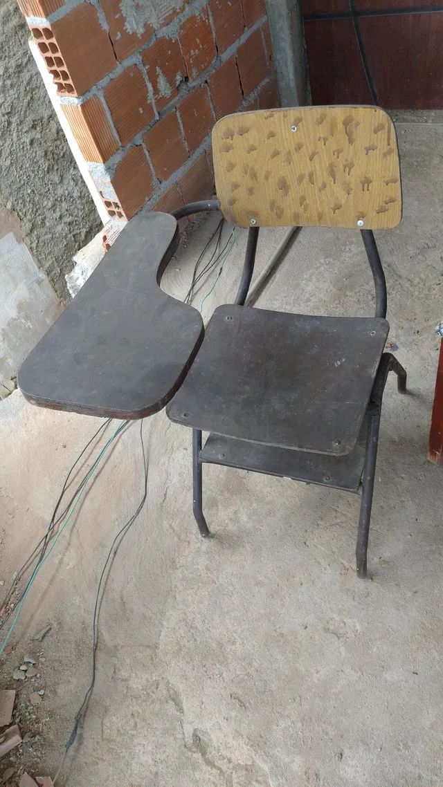 Cadeira escolar antiga  - Foto 2