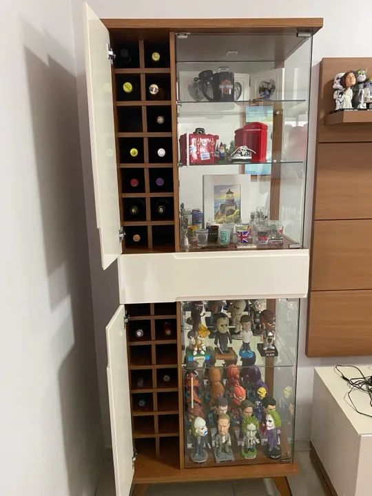 Cristaleira com adega