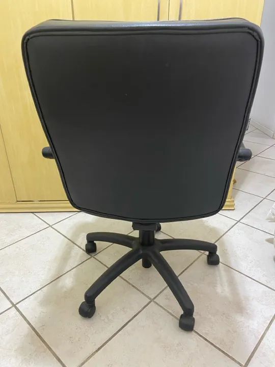 Cadeira Presidente escritorio Preta, couro legítimo, marca Florense - Foto 6