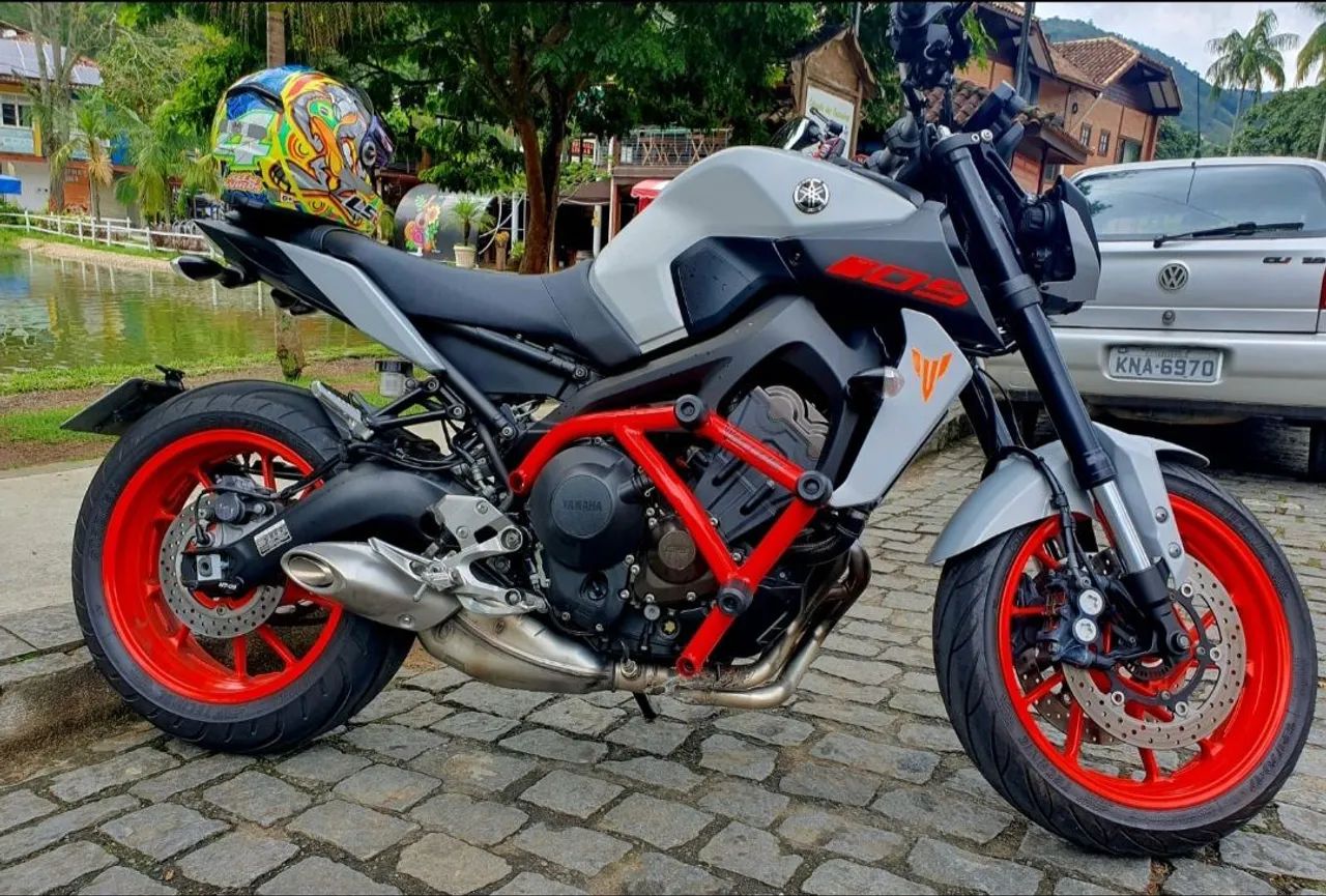 YAMAHA MT-09 Coral