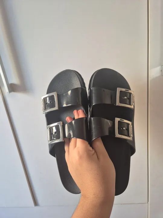 Sandálias Papetes Zaxy Pretas com Fivela