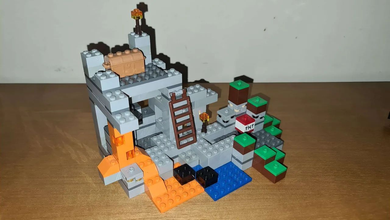 LEGO Minecraft - A Caverna 21113