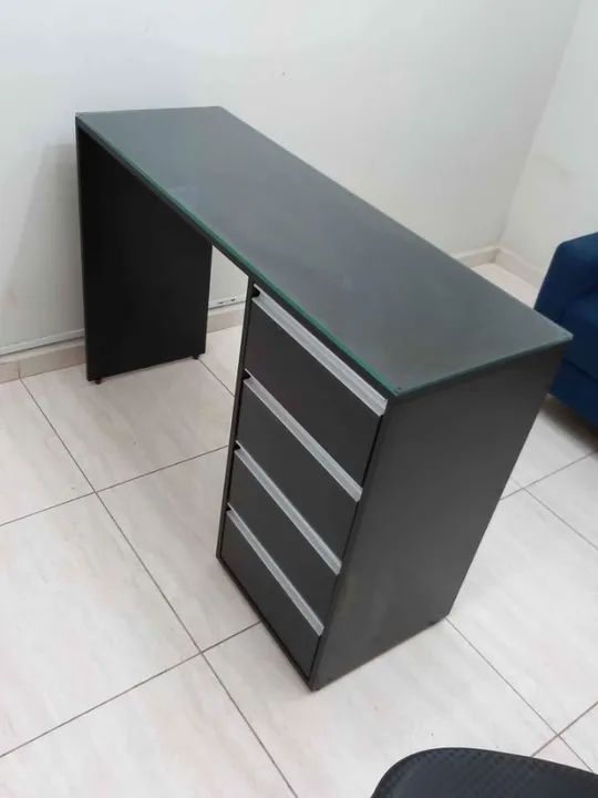 Mesa escritório preta com vidro 110x75x40