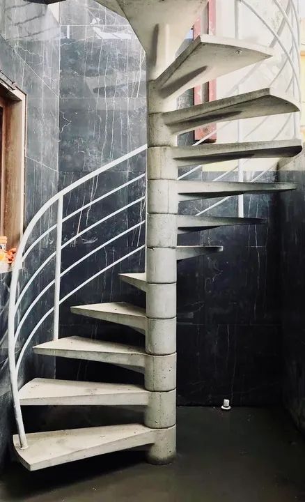 Escada caracol de concreto direto da Fábrica