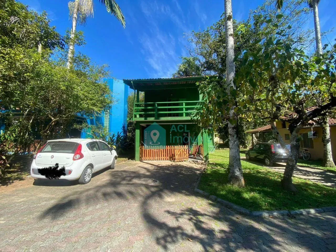 Sobrado super charmoso em condominio com piscina na Beira Rio em Boiçucanga