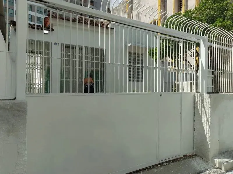 Casa com 3 Quarto(s) e 2 banheiro(s) para Alugar, 225 m² por R$ 6300 / Mês
