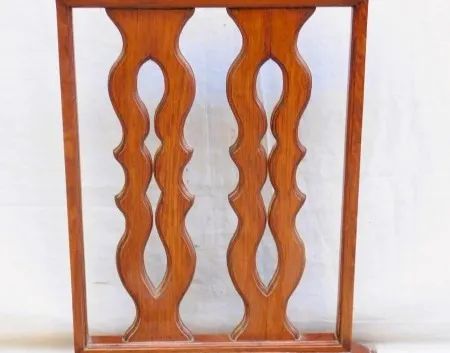 Balaustrada divisória baixa guarda corpos madeira nobre clara tampo reto colunas onduladas - Foto 3