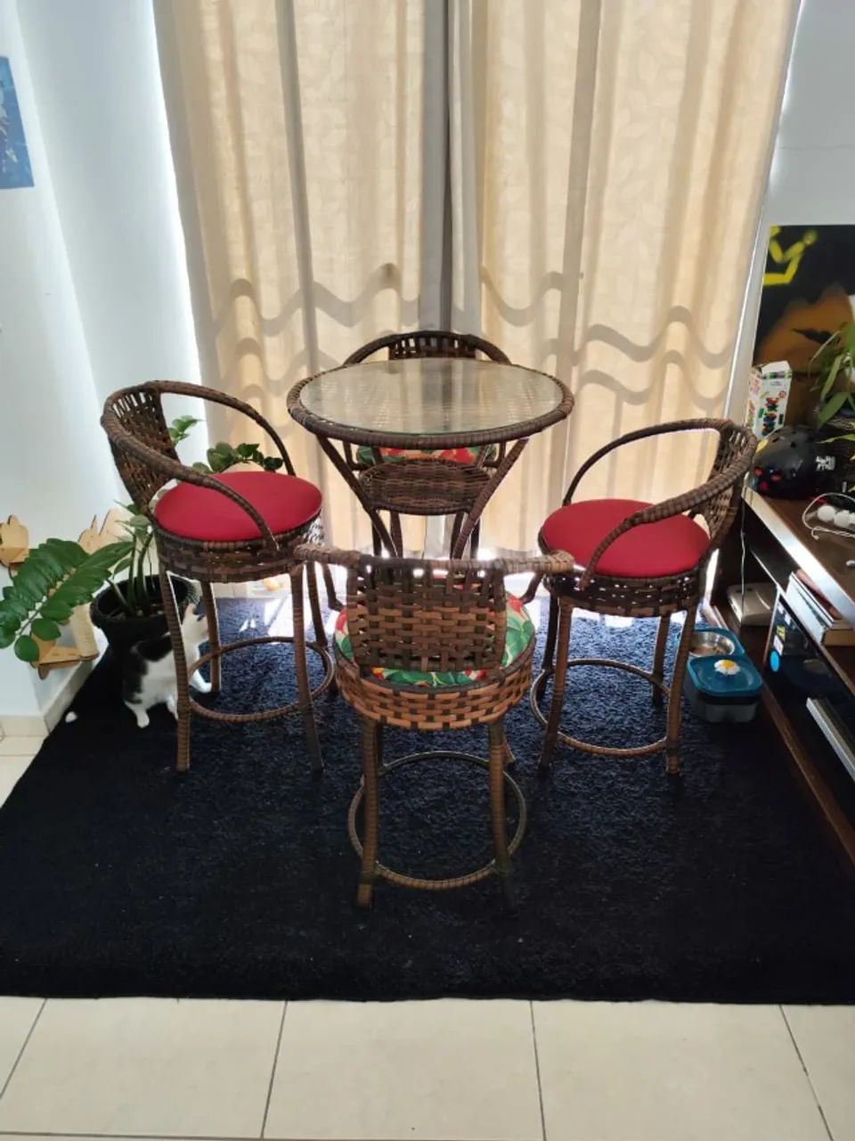 Conjunto de mesa e 4 cadeiras em Fibra Sintética