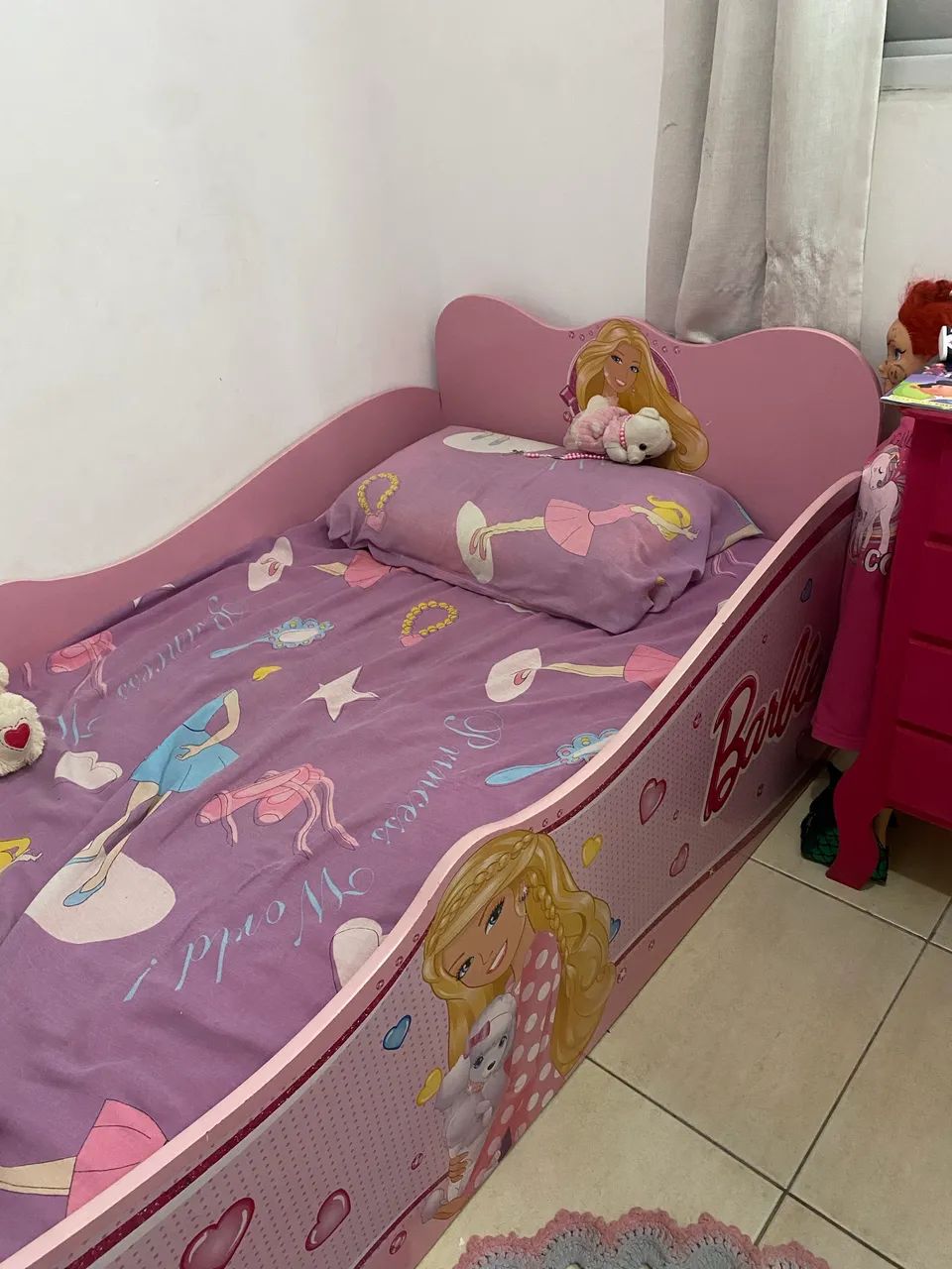 Cama de solteiro Barbie seminova 