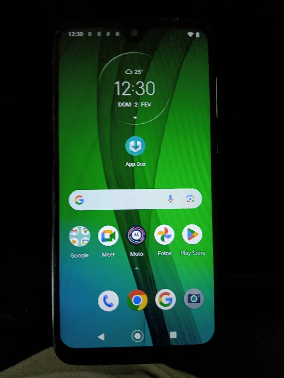 Celular Motorola Moto G7 com 64GB de armazenamento