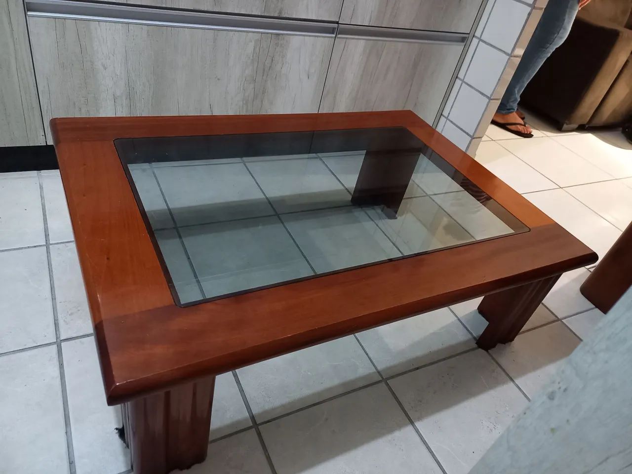 Mesa de centro de madeira com vidro - Foto 3