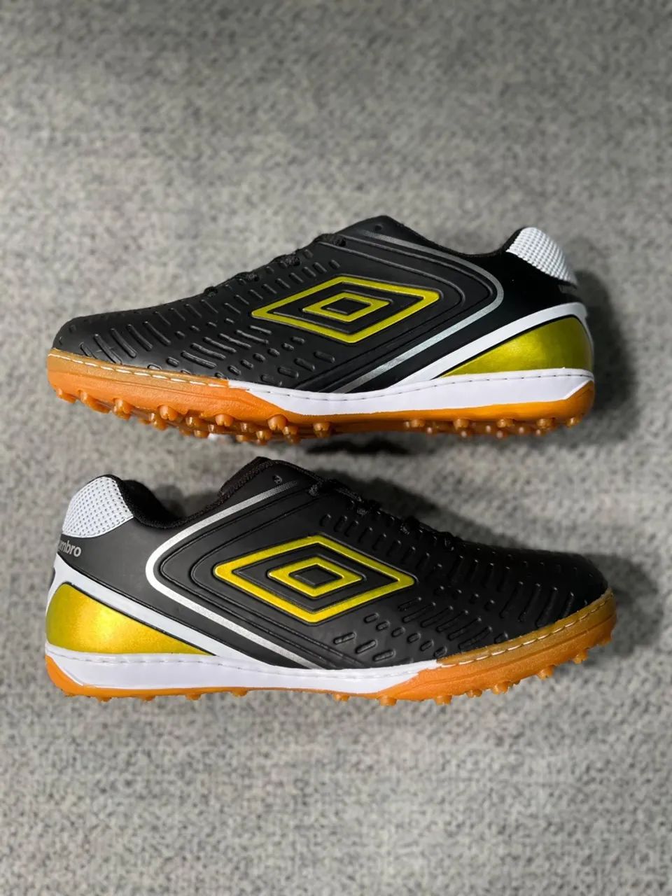 Chuteira Umbro Society - Conforto e Desempenho! - Foto 2