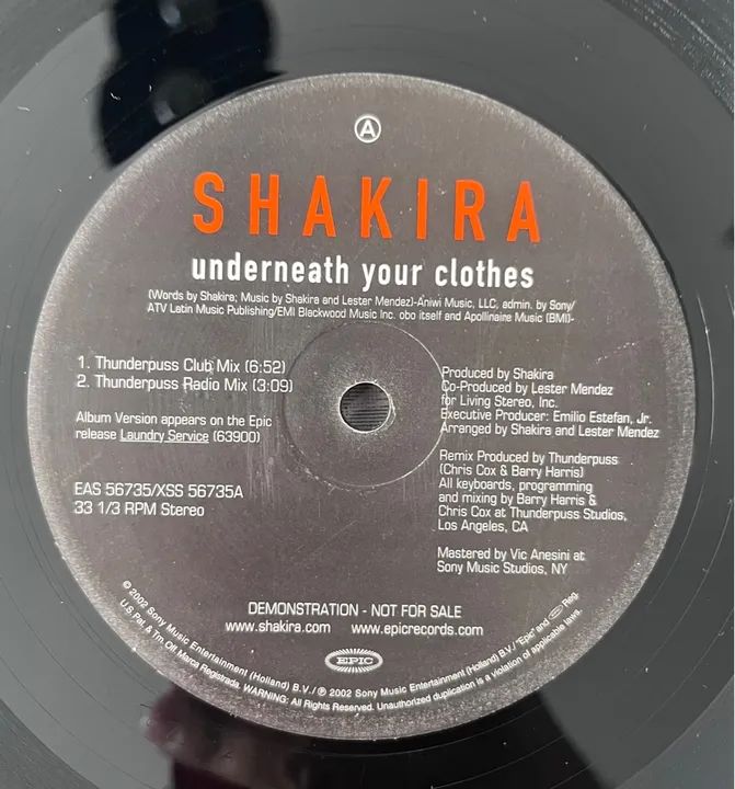 Shakira Vinil Single Underneath Your Clothes Capa Refeita - Foto 4