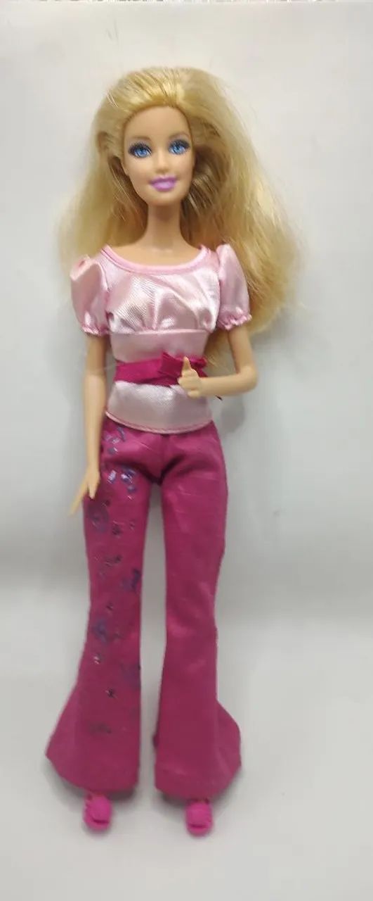 Boneca Barbie com roupa estilosa cxB03