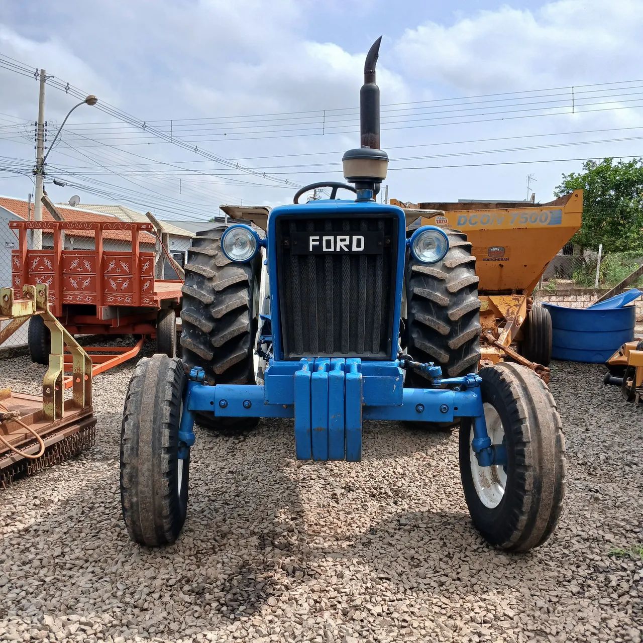 Trator Ford 4600 - Tratores e máquinas agrícolas - Taiaçu