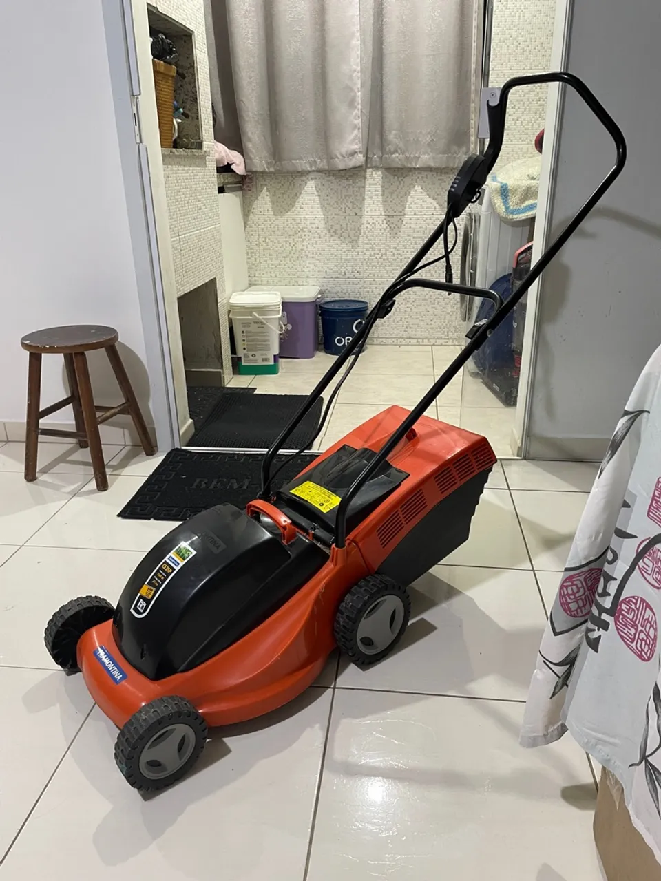 Máquina corta grama TRAMONTINA