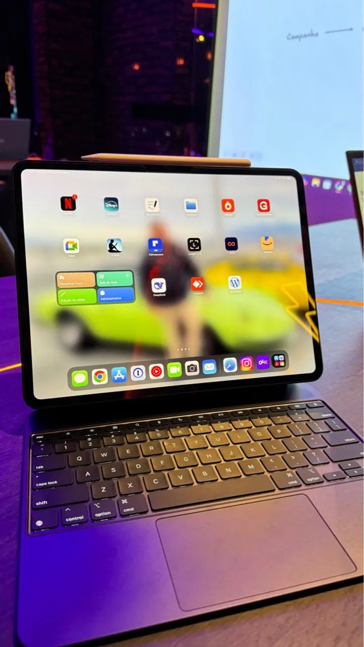 Oportunidade - iPad Pro M4 1 Tera de SSD com teclado e caneta Apple