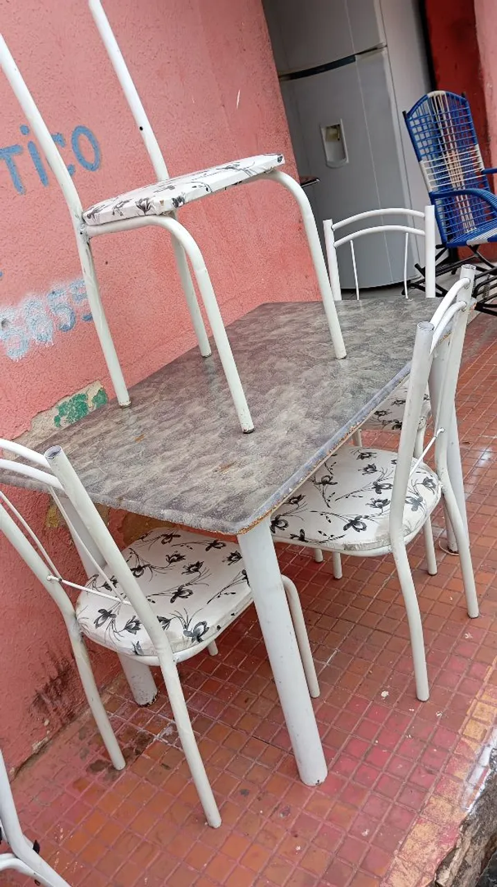 Mesa de jantar tampa d madeira