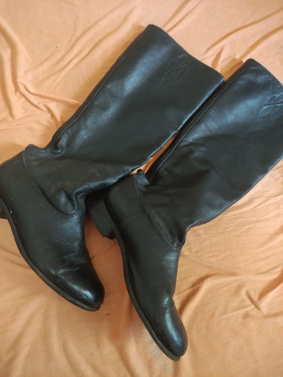Botas de Couro Legítimo - Elegância e Conforto
