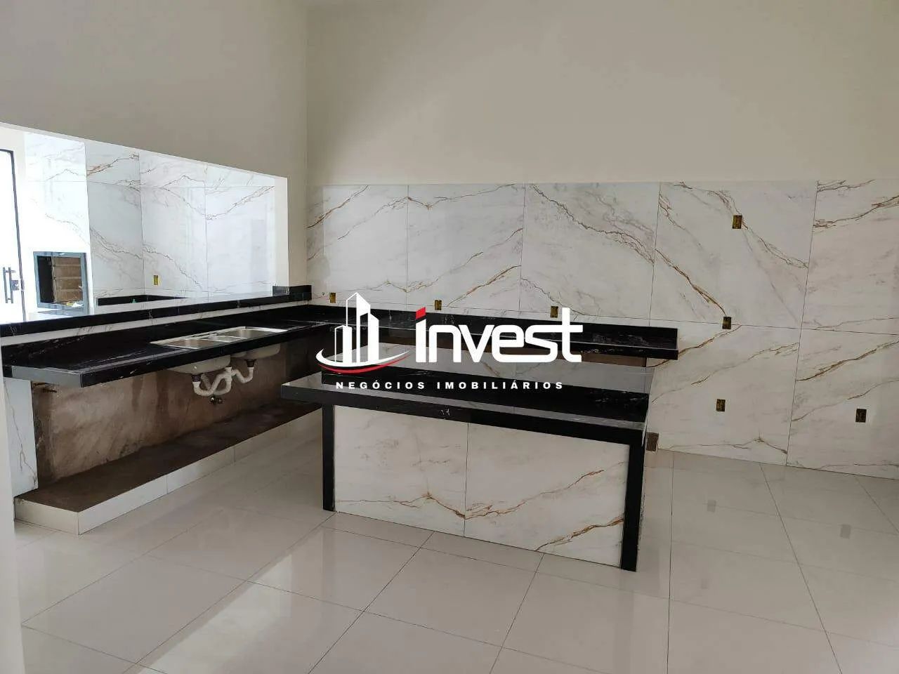 Maravilhosa casa à venda com 3 suítes, sala ampla integrada e 2 vagas no coração do Laranj - Foto 4