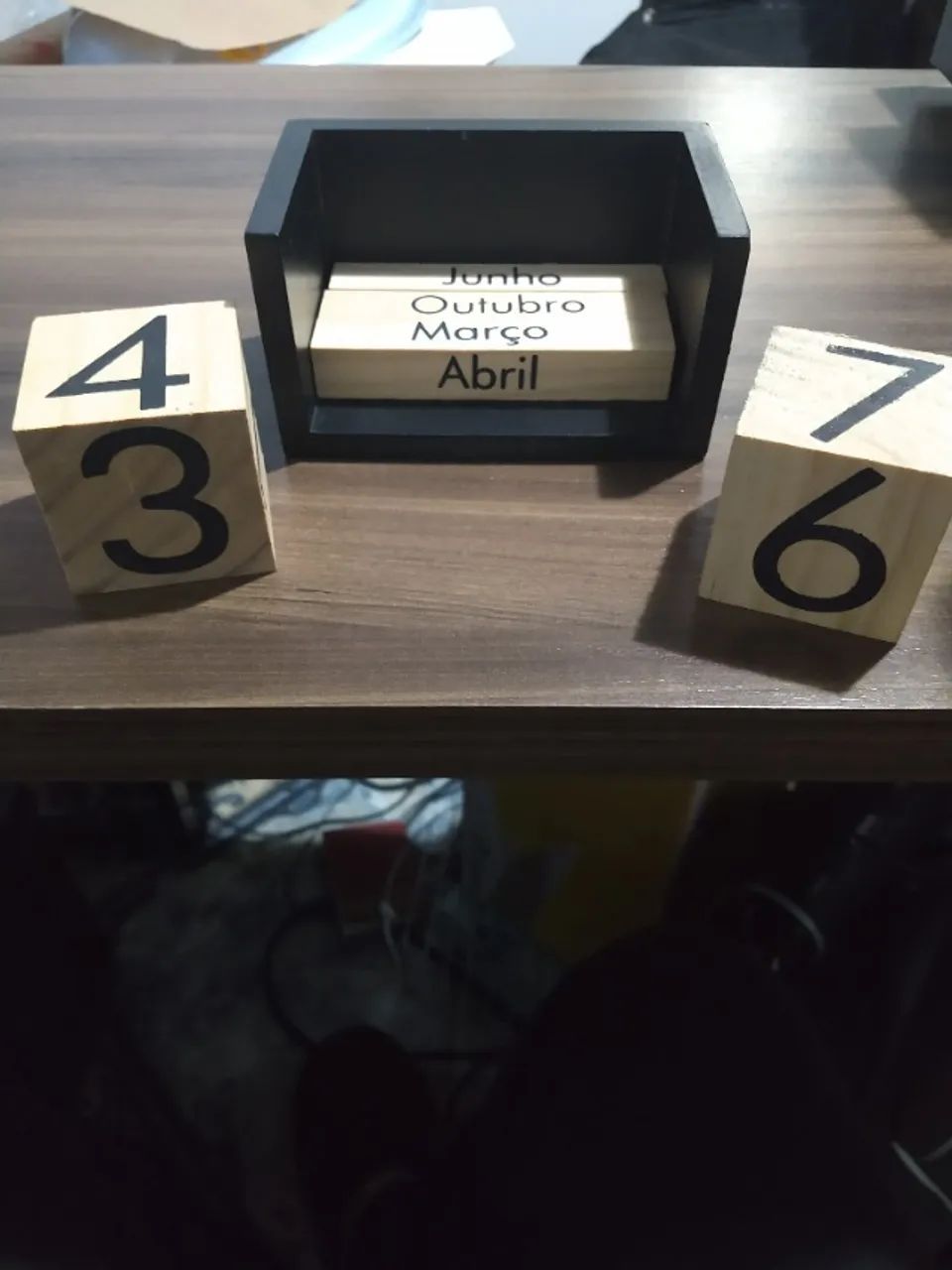 Calendario Cubo de Mesa Permanente em Madeira - Foto 4