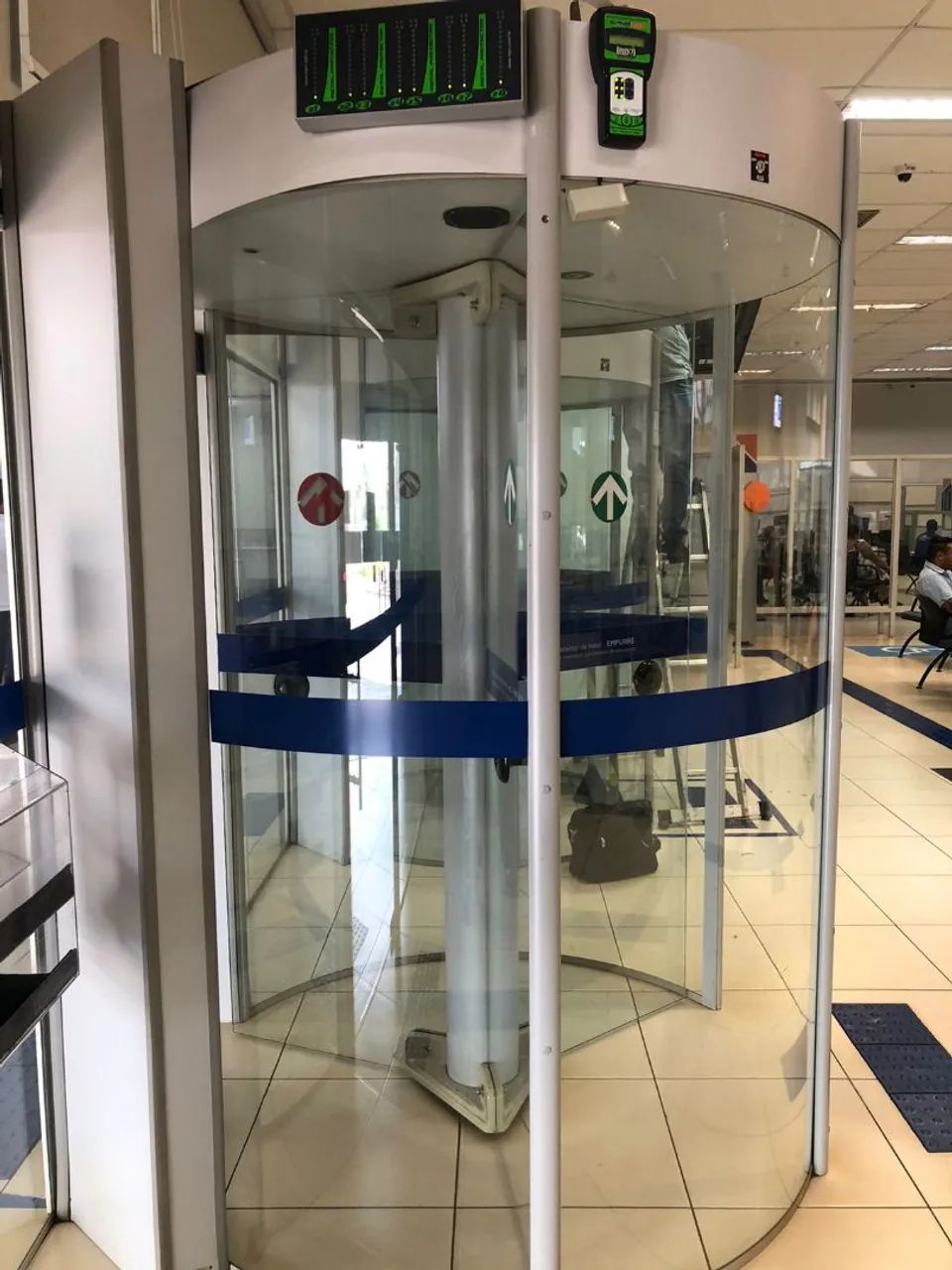 Porta Giratória com Detector de Metal 