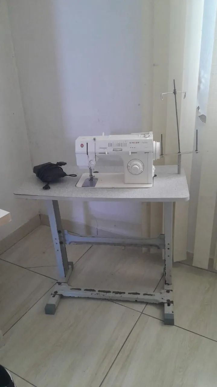Maquina de costura siger facilite